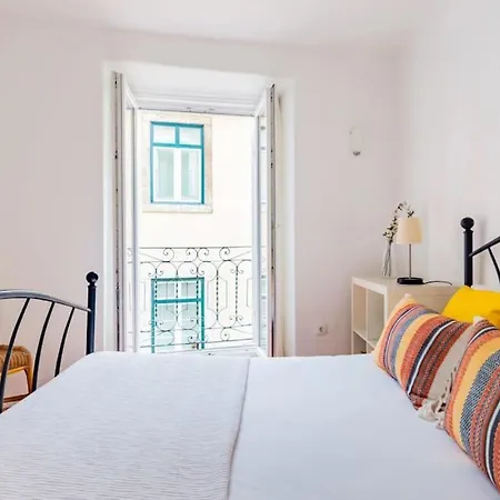 Daire Duque 2br Flat At Historical Chiado Lisboa