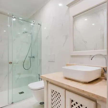 Duque 2br Flat At Historical Chiado Lägenhet *